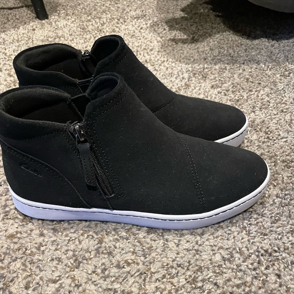 Womens Clark’s sneaker booties. Size 8.5. Black with white bottoms.